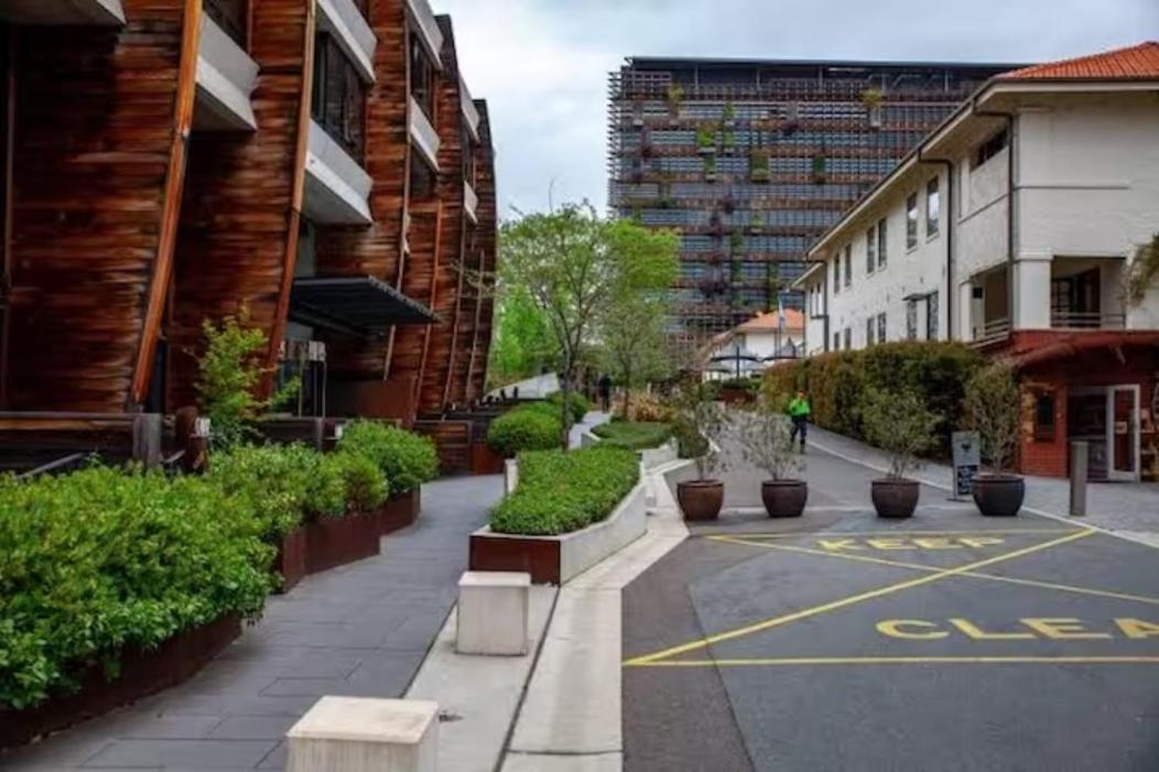 Nishi Holiday Apartments Канберра Екстер'єр фото